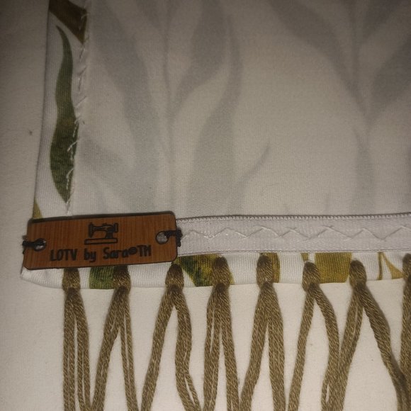 Watercolor willow vine & green beaded fringe shawl - Picture 3 of 4